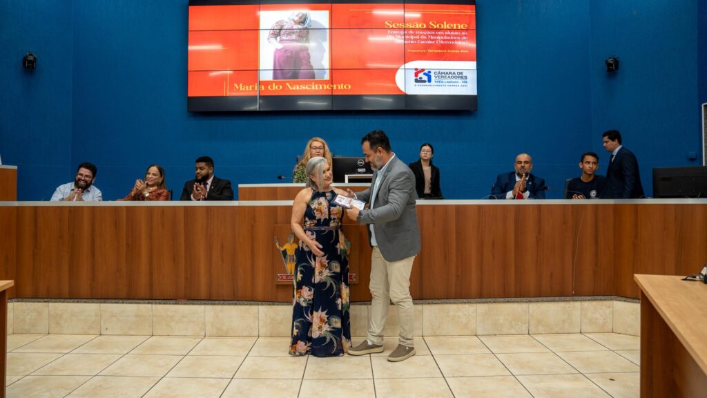 Vereadores de Três Lagoas homenageiam merendeiras que atuam em escolas, CEIs e projetos sociais Vereadores de Três Lagoas homenageiam merendeiras que atuam em escolas, CEIs e projetos sociais