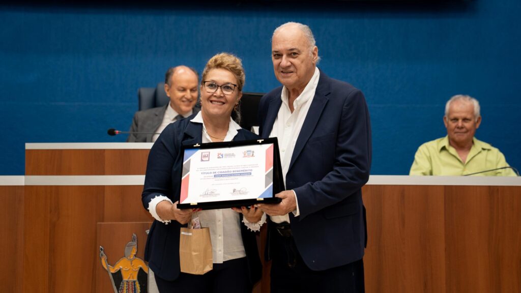 Solenidade na Câmara reconhece o trabalho de diversos profissionais Solenidade na Câmara reconhece o trabalho de diversos profissionais