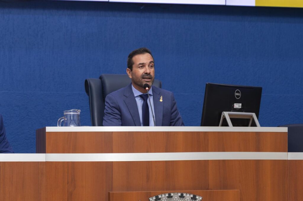 Marcus Bazé entrega títulos de cidadão três-lagoense e honrarias a diversas personalidades