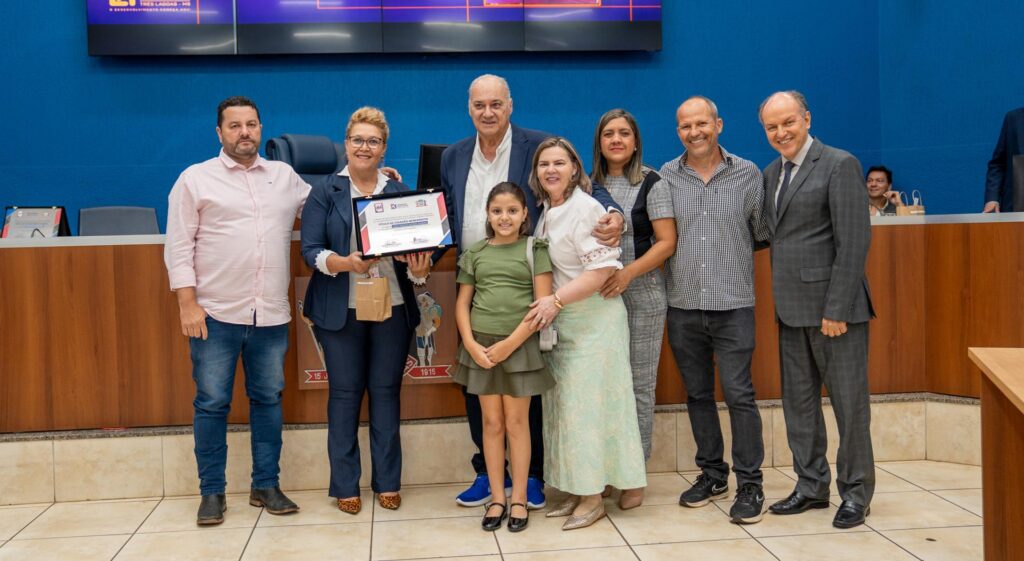 Solenidade na Câmara reconhece o trabalho de diversos profissionais Solenidade na Câmara reconhece o trabalho de diversos profissionais