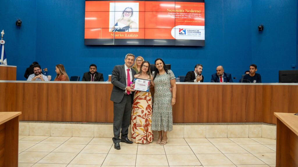 Vereadores de Três Lagoas homenageiam merendeiras que atuam em escolas, CEIs e projetos sociais Vereadores de Três Lagoas homenageiam merendeiras que atuam em escolas, CEIs e projetos sociais