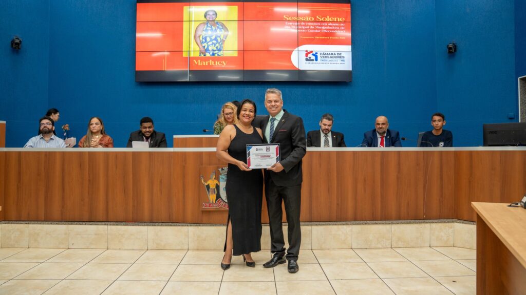 Vereadores de Três Lagoas homenageiam merendeiras que atuam em escolas, CEIs e projetos sociais Vereadores de Três Lagoas homenageiam merendeiras que atuam em escolas, CEIs e projetos sociais