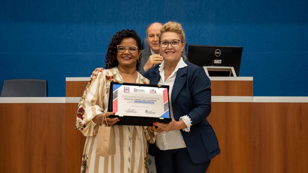 Solenidade na Câmara reconhece o trabalho de diversos profissionais Solenidade na Câmara reconhece o trabalho de diversos profissionais