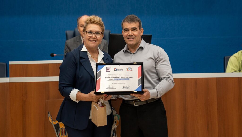 Solenidade na Câmara reconhece o trabalho de diversos profissionais Solenidade na Câmara reconhece o trabalho de diversos profissionais