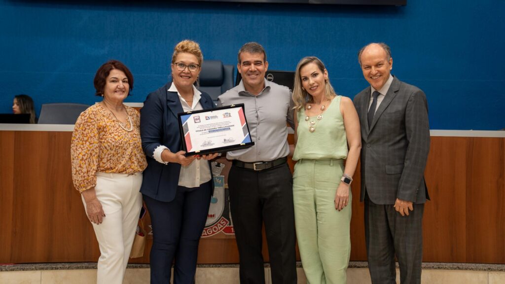 Solenidade na Câmara reconhece o trabalho de diversos profissionais Solenidade na Câmara reconhece o trabalho de diversos profissionais