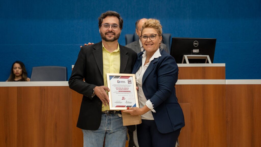 Solenidade na Câmara reconhece o trabalho de diversos profissionais Solenidade na Câmara reconhece o trabalho de diversos profissionais