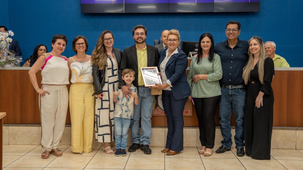 Solenidade na Câmara reconhece o trabalho de diversos profissionais Solenidade na Câmara reconhece o trabalho de diversos profissionais