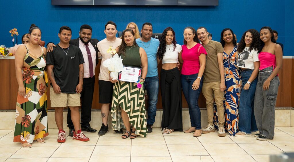 Vereadores de Três Lagoas homenageiam merendeiras que atuam em escolas, CEIs e projetos sociais Vereadores de Três Lagoas homenageiam merendeiras que atuam em escolas, CEIs e projetos sociais