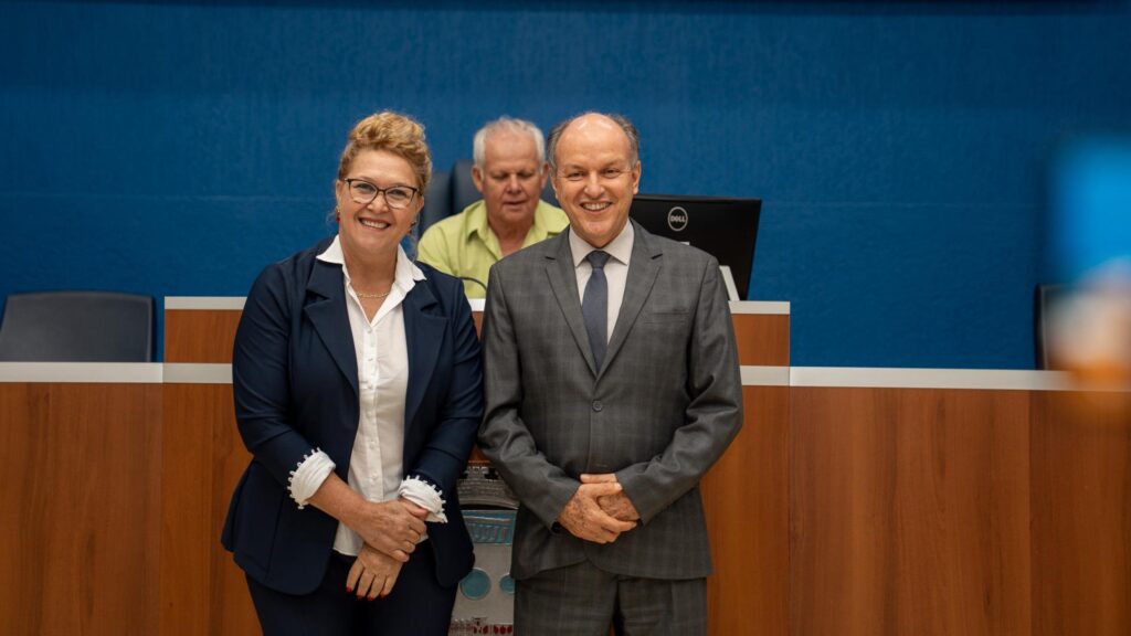 Solenidade na Câmara reconhece o trabalho de diversos profissionais Solenidade na Câmara reconhece o trabalho de diversos profissionais