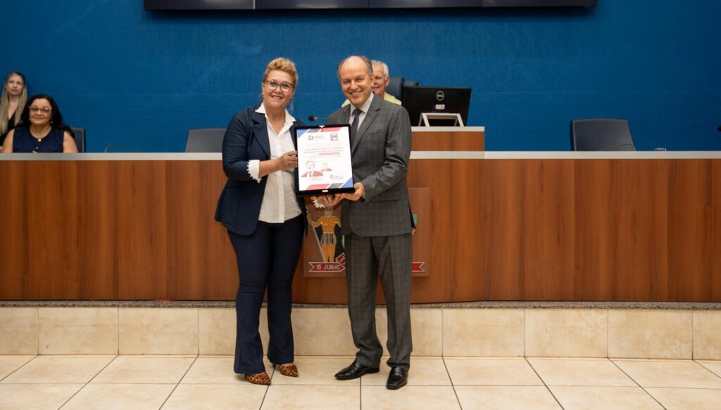Solenidade na Câmara reconhece o trabalho de diversos profissionais Solenidade na Câmara reconhece o trabalho de diversos profissionais