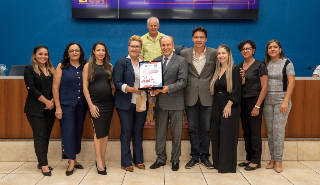 Solenidade na Câmara reconhece o trabalho de diversos profissionais Solenidade na Câmara reconhece o trabalho de diversos profissionais