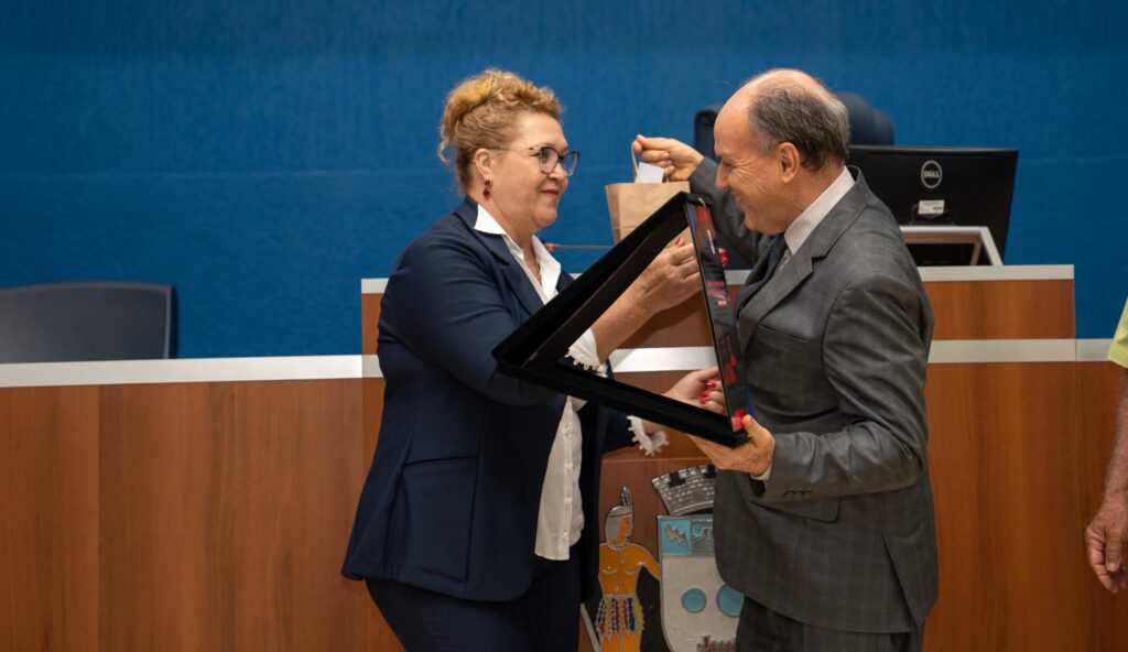 Solenidade na Câmara reconhece o trabalho de diversos profissionais Solenidade na Câmara reconhece o trabalho de diversos profissionais