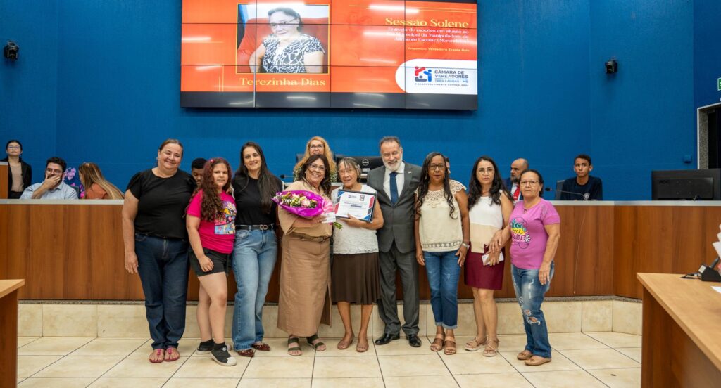 Vereadores de Três Lagoas homenageiam merendeiras que atuam em escolas, CEIs e projetos sociais Vereadores de Três Lagoas homenageiam merendeiras que atuam em escolas, CEIs e projetos sociais