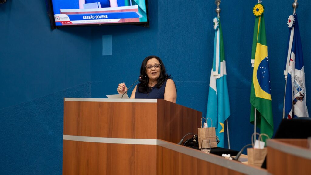 Solenidade na Câmara reconhece o trabalho de diversos profissionais Solenidade na Câmara reconhece o trabalho de diversos profissionais