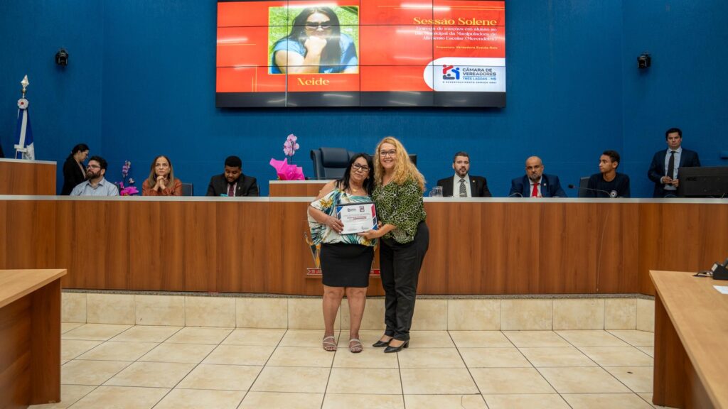 Vereadores de Três Lagoas homenageiam merendeiras que atuam em escolas, CEIs e projetos sociais Vereadores de Três Lagoas homenageiam merendeiras que atuam em escolas, CEIs e projetos sociais