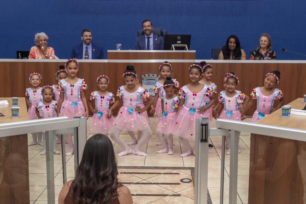 Marcus Bazé entrega títulos de cidadão três-lagoense e honrarias a diversas personalidades