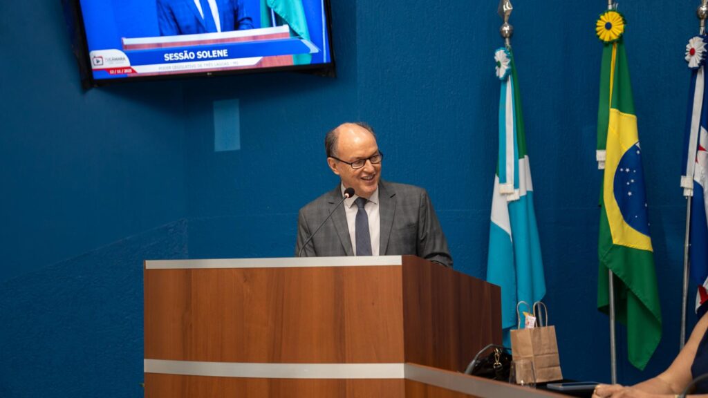 Solenidade na Câmara reconhece o trabalho de diversos profissionais Solenidade na Câmara reconhece o trabalho de diversos profissionais