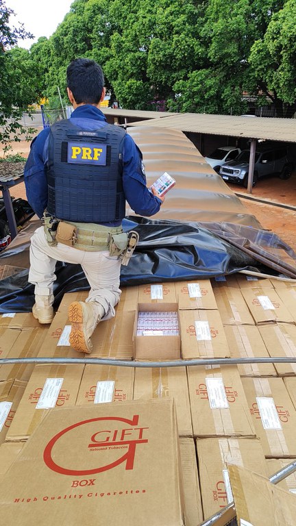 PRF apreende 150 mil maços de cigarros em Campo Grande PRF apreende 150 mil maços de cigarros em Campo Grande