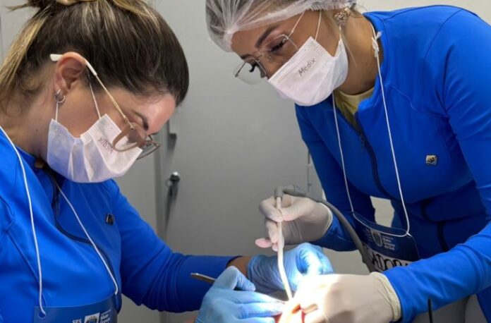 Acao-Saude-Bucal-Inocencia-Capa-e1765391699735-730x480