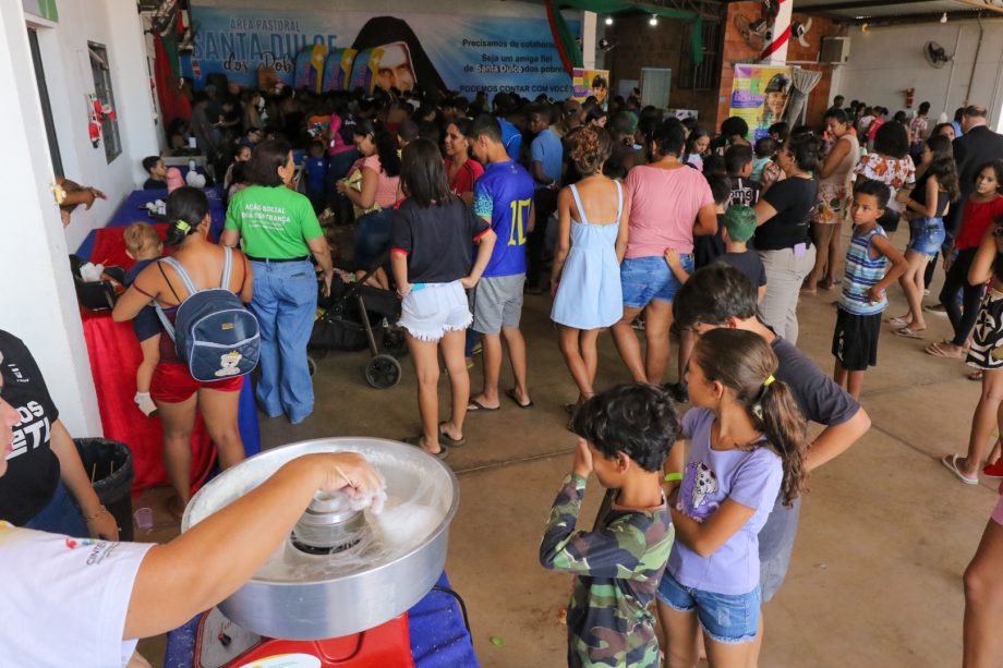 MAGIA COMPARTILHADA – Ação Social “Caixa Encantada” leva alegria e esperança às crianças de Três Lagoas