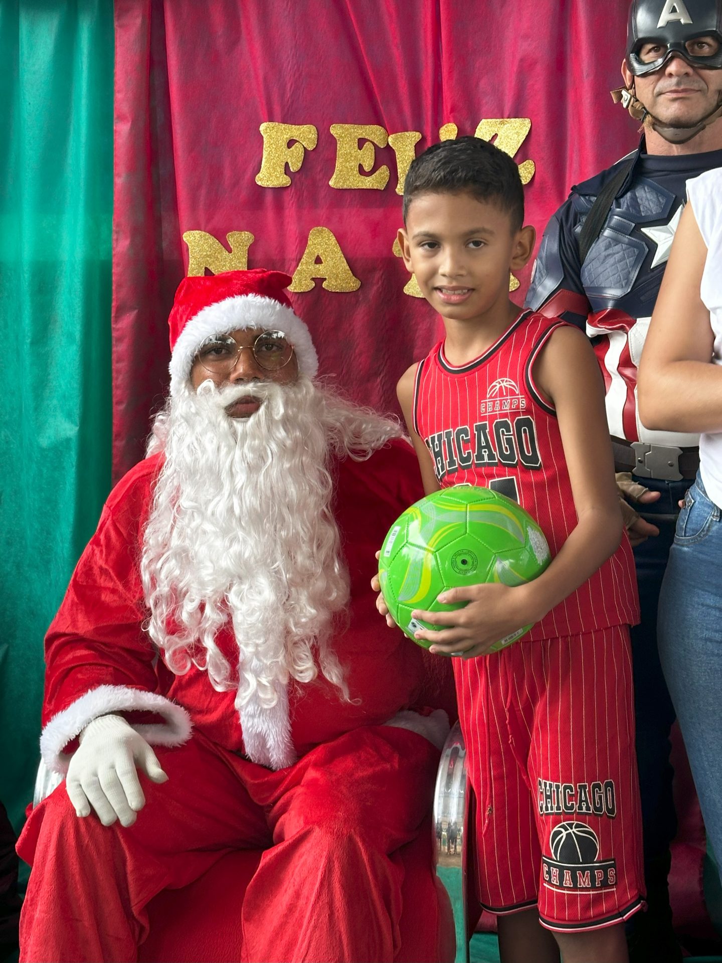 Caixa Encantada conclui entregas presenciais em Dourados e leva magia do Natal às crianças de MS