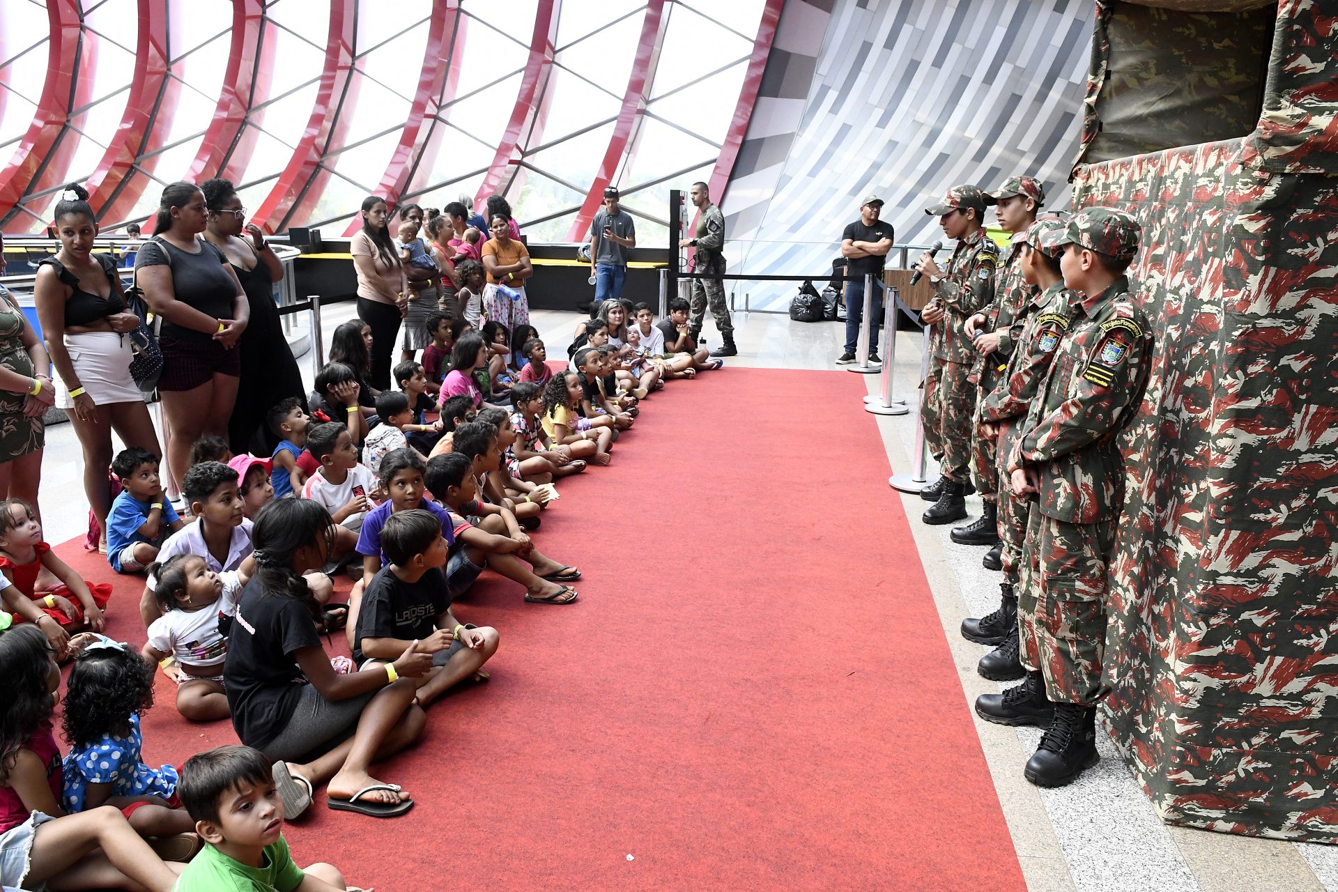 Campanha da Caixa Encantada termina com presentes e atividades para 200 crianças no Bioparque