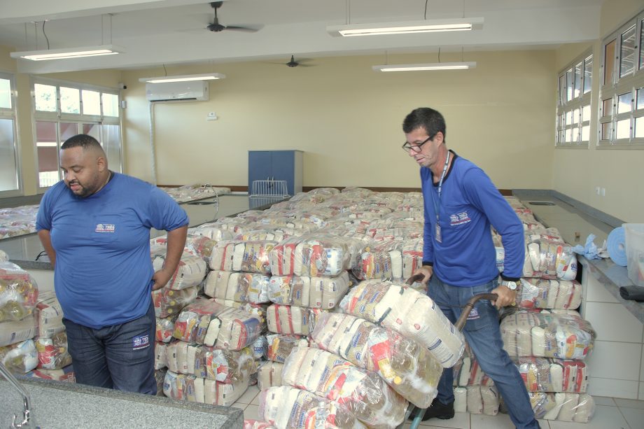 Prefeitura de Três Lagoas inicia entrega das Cestas de Natal para famílias assistidas pela Assistência Social Prefeitura de Três Lagoas inicia entrega das Cestas de Natal para famílias assistidas pela Assistência Social