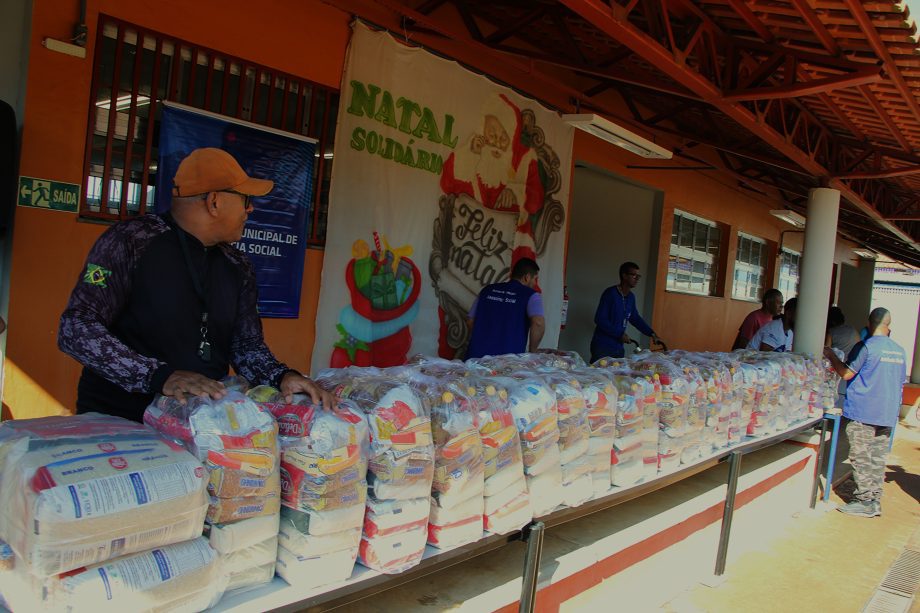 Prefeitura de Três Lagoas inicia entrega das Cestas de Natal para famílias assistidas pela Assistência Social Prefeitura de Três Lagoas inicia entrega das Cestas de Natal para famílias assistidas pela Assistência Social