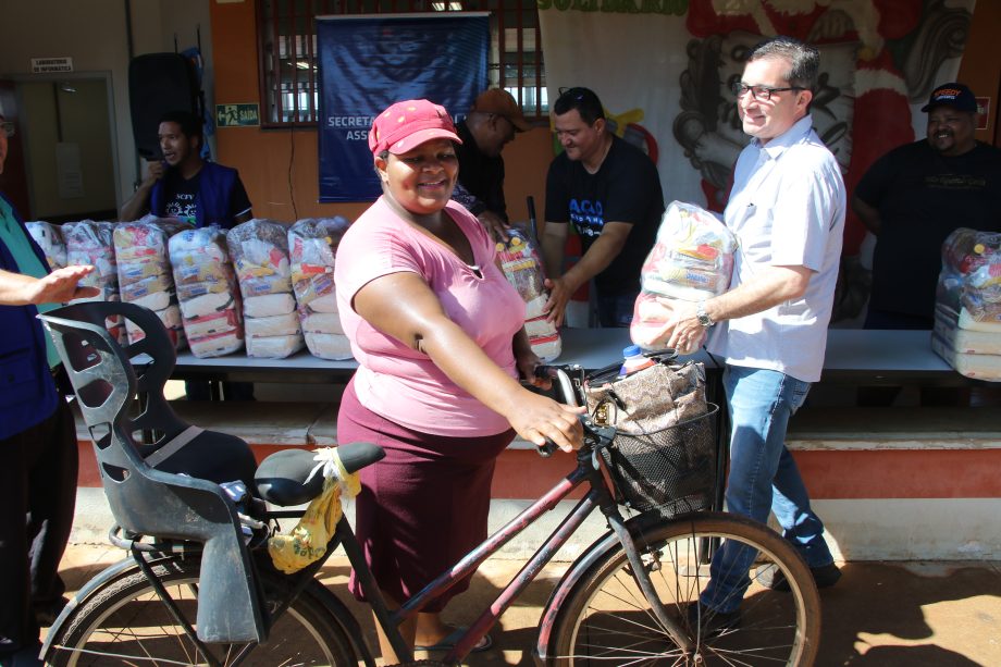 Prefeitura de Três Lagoas inicia entrega das Cestas de Natal para famílias assistidas pela Assistência Social Prefeitura de Três Lagoas inicia entrega das Cestas de Natal para famílias assistidas pela Assistência Social