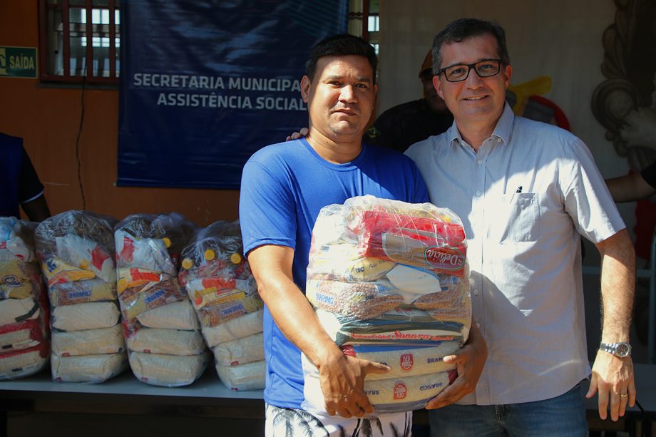 Prefeitura de Três Lagoas inicia entrega das Cestas de Natal para famílias assistidas pela Assistência Social Prefeitura de Três Lagoas inicia entrega das Cestas de Natal para famílias assistidas pela Assistência Social