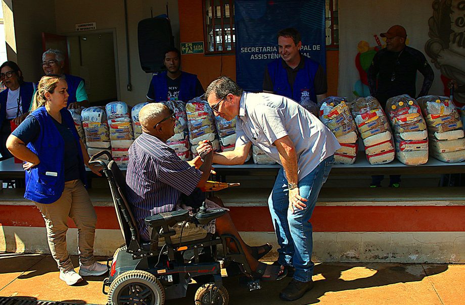 Prefeitura de Três Lagoas inicia entrega das Cestas de Natal para famílias assistidas pela Assistência Social Prefeitura de Três Lagoas inicia entrega das Cestas de Natal para famílias assistidas pela Assistência Social