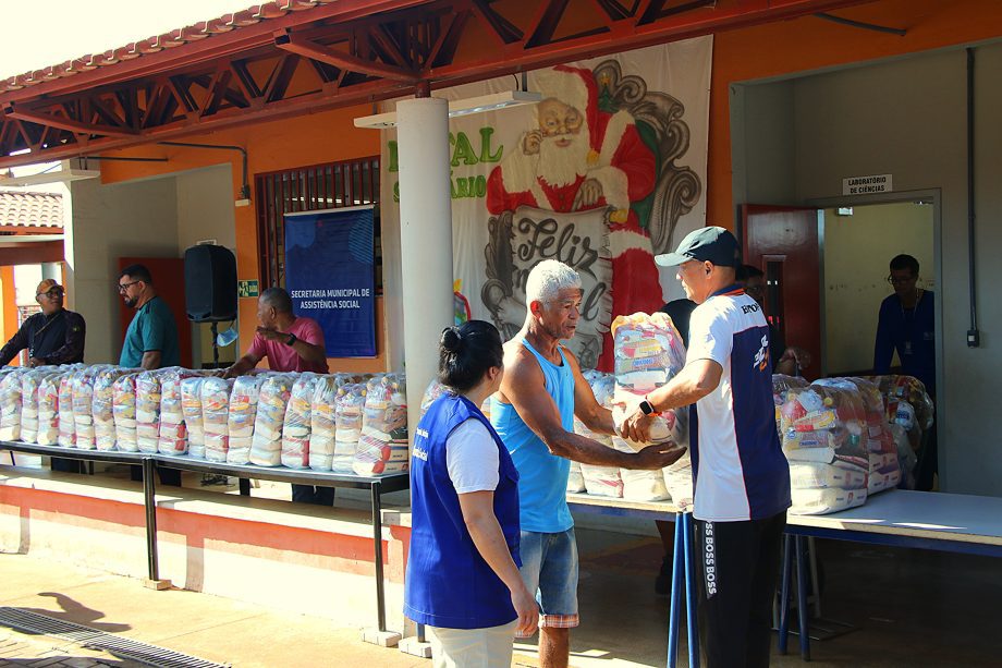 Prefeitura de Três Lagoas inicia entrega das Cestas de Natal para famílias assistidas pela Assistência Social Prefeitura de Três Lagoas inicia entrega das Cestas de Natal para famílias assistidas pela Assistência Social