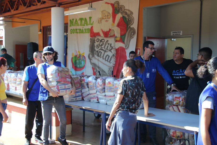 Prefeitura de Três Lagoas inicia entrega das Cestas de Natal para famílias assistidas pela Assistência Social Prefeitura de Três Lagoas inicia entrega das Cestas de Natal para famílias assistidas pela Assistência Social