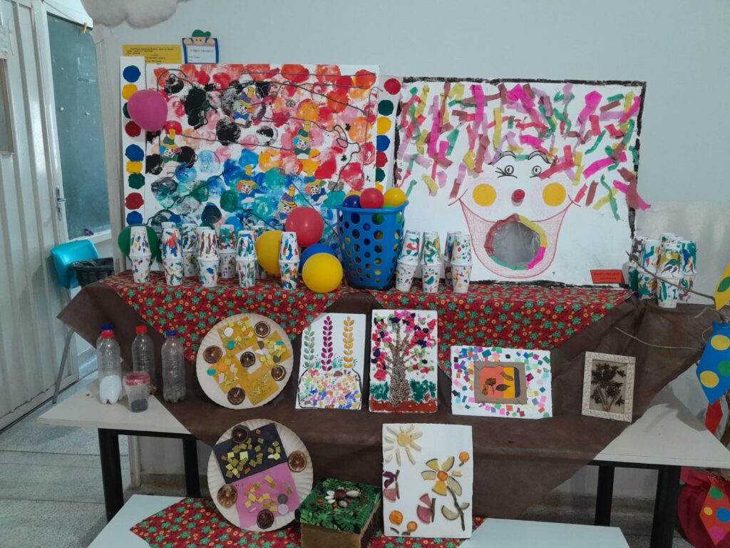 Centro de Educação Infantil Novo Alvorada promove exposição de arte infantil com telas de celulose doadas pela Suzano Centro de Educação Infantil Novo Alvorada promove exposição de arte infantil com telas de celulose doadas pela Suzano