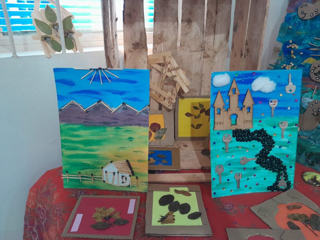 Centro de Educação Infantil Novo Alvorada promove exposição de arte infantil com telas de celulose doadas pela Suzano Centro de Educação Infantil Novo Alvorada promove exposição de arte infantil com telas de celulose doadas pela Suzano
