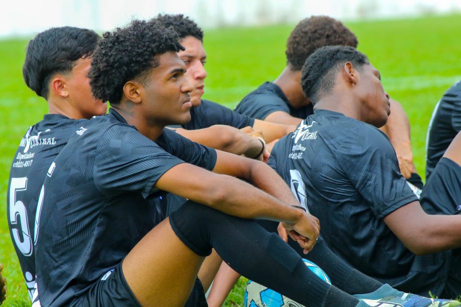 Equipe Arapuá/Prof. Lelão conquista o título do Campeonato Municipal de Futebol Sub-17 Equipe Arapuá/Prof. Lelão conquista o título do Campeonato Municipal de Futebol Sub-17