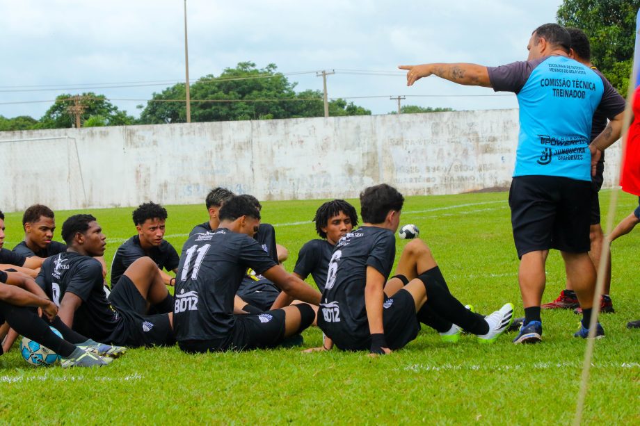 Equipe Arapuá/Prof. Lelão conquista o título do Campeonato Municipal de Futebol Sub-17 Equipe Arapuá/Prof. Lelão conquista o título do Campeonato Municipal de Futebol Sub-17