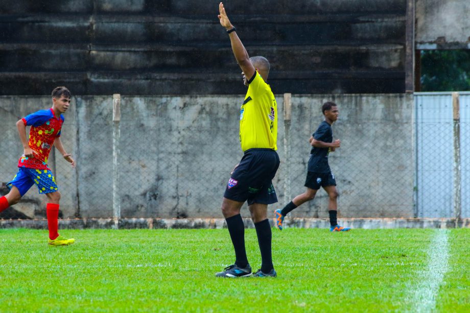 Equipe Arapuá/Prof. Lelão conquista o título do Campeonato Municipal de Futebol Sub-17 Equipe Arapuá/Prof. Lelão conquista o título do Campeonato Municipal de Futebol Sub-17