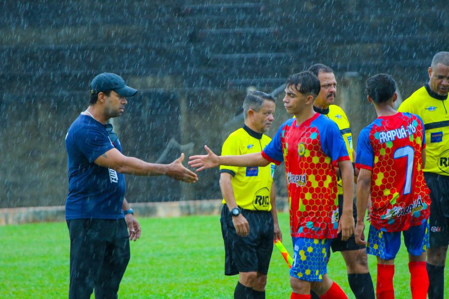 Equipe Arapuá/Prof. Lelão conquista o título do Campeonato Municipal de Futebol Sub-17 Equipe Arapuá/Prof. Lelão conquista o título do Campeonato Municipal de Futebol Sub-17