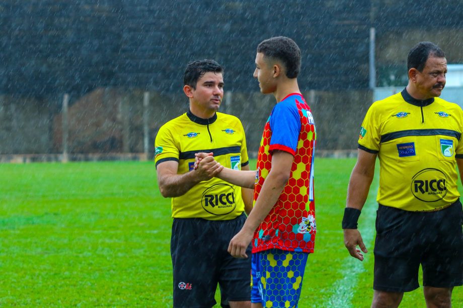 Equipe Arapuá/Prof. Lelão conquista o título do Campeonato Municipal de Futebol Sub-17 Equipe Arapuá/Prof. Lelão conquista o título do Campeonato Municipal de Futebol Sub-17