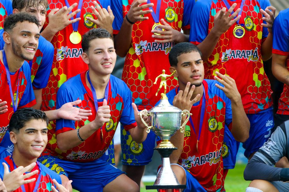 Equipe Arapuá/Prof. Lelão conquista o título do Campeonato Municipal de Futebol Sub-17 Equipe Arapuá/Prof. Lelão conquista o título do Campeonato Municipal de Futebol Sub-17