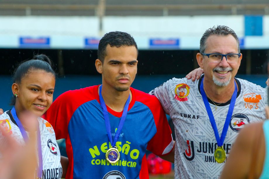 Equipe Arapuá/Prof. Lelão conquista o título do Campeonato Municipal de Futebol Sub-17 Equipe Arapuá/Prof. Lelão conquista o título do Campeonato Municipal de Futebol Sub-17