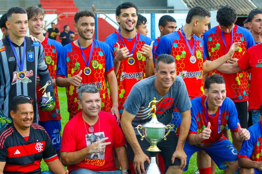 Equipe Arapuá/Prof. Lelão conquista o título do Campeonato Municipal de Futebol Sub-17 Equipe Arapuá/Prof. Lelão conquista o título do Campeonato Municipal de Futebol Sub-17