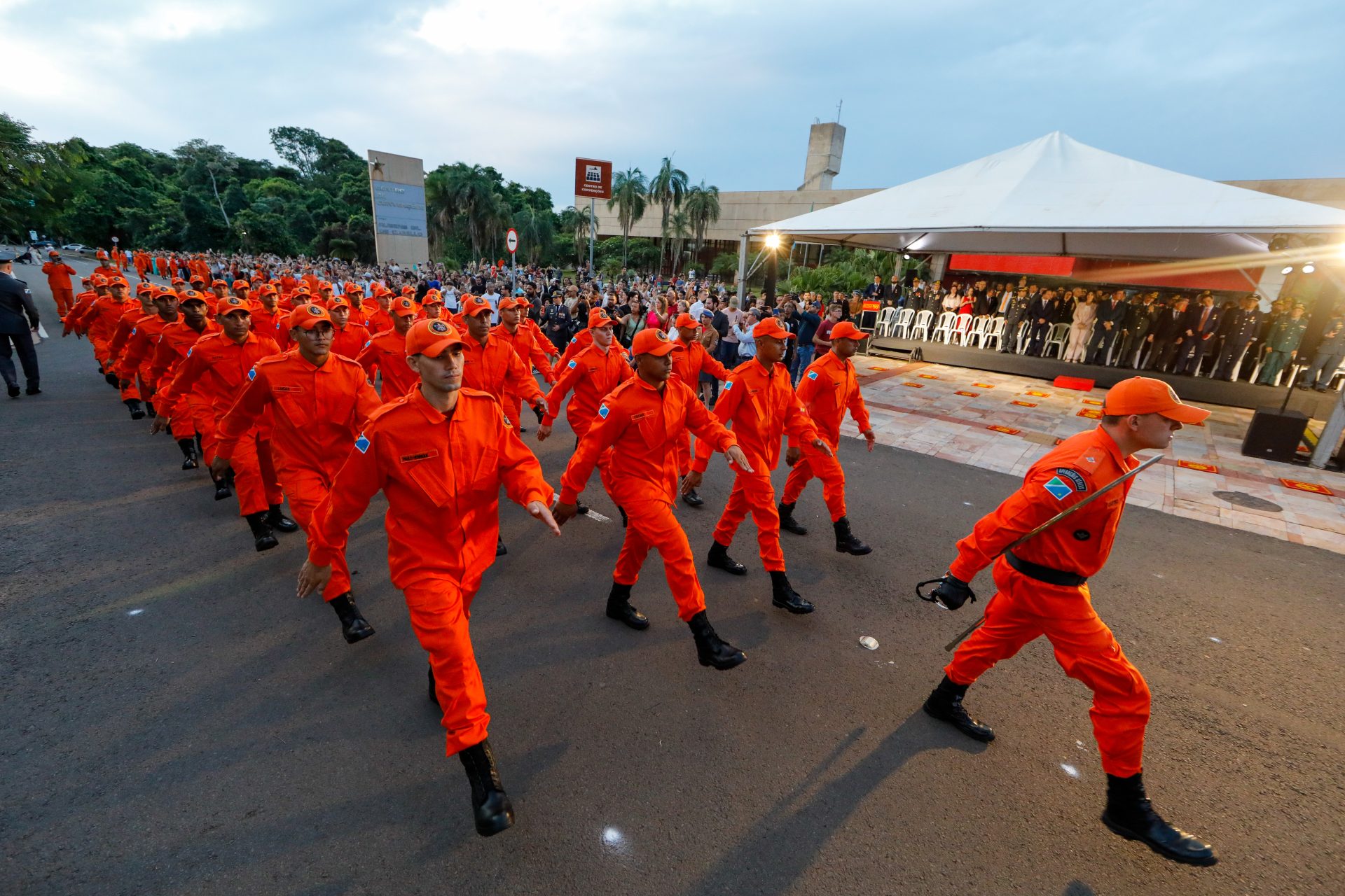MS reforça atuação dos Bombeiros com entrega de novas viaturas e formatura de oficiais e soldados temporários MS reforça atuação dos Bombeiros com entrega de novas viaturas e formatura de oficiais e soldados temporários
