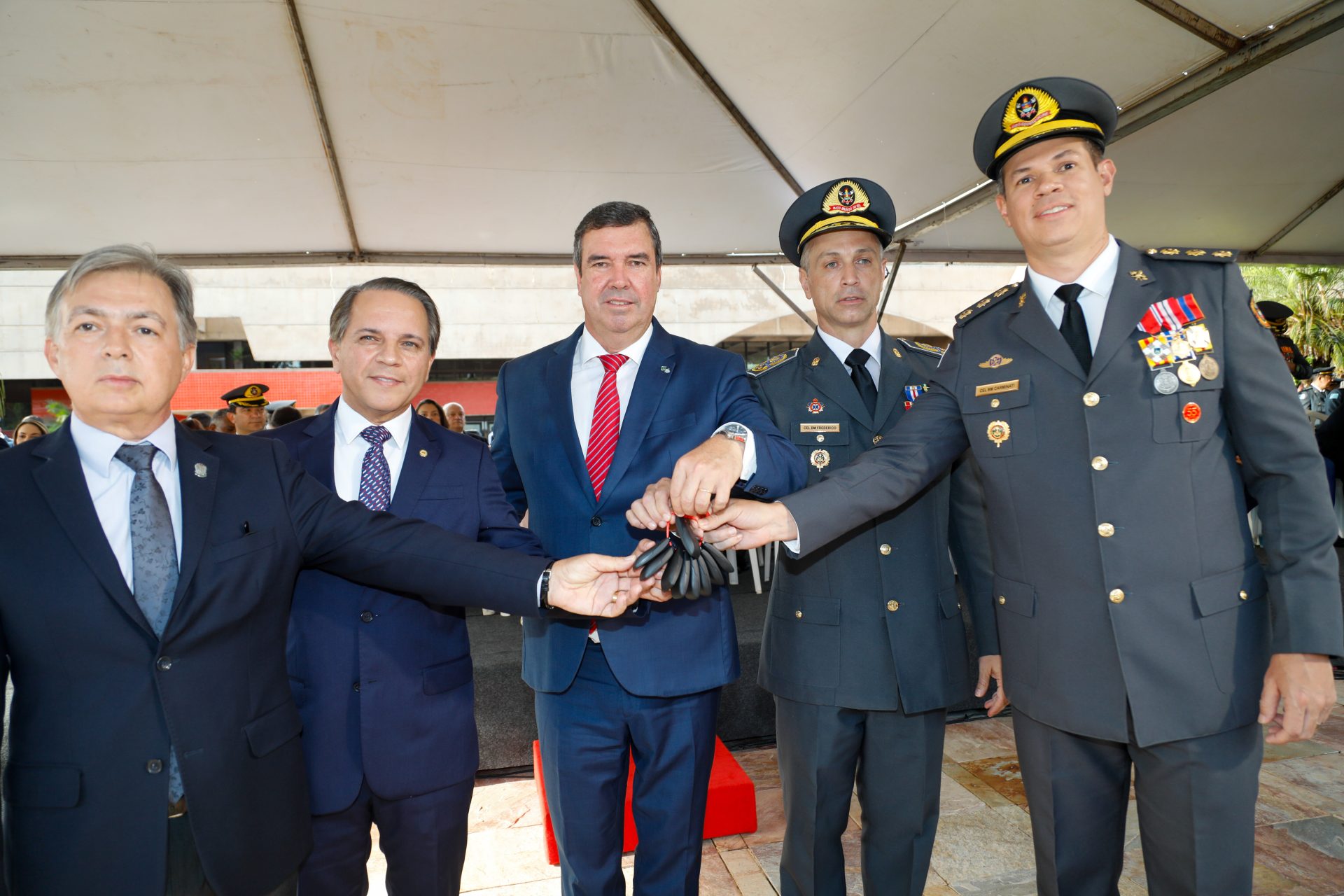 MS reforça atuação dos Bombeiros com entrega de novas viaturas e formatura de oficiais e soldados temporários MS reforça atuação dos Bombeiros com entrega de novas viaturas e formatura de oficiais e soldados temporários