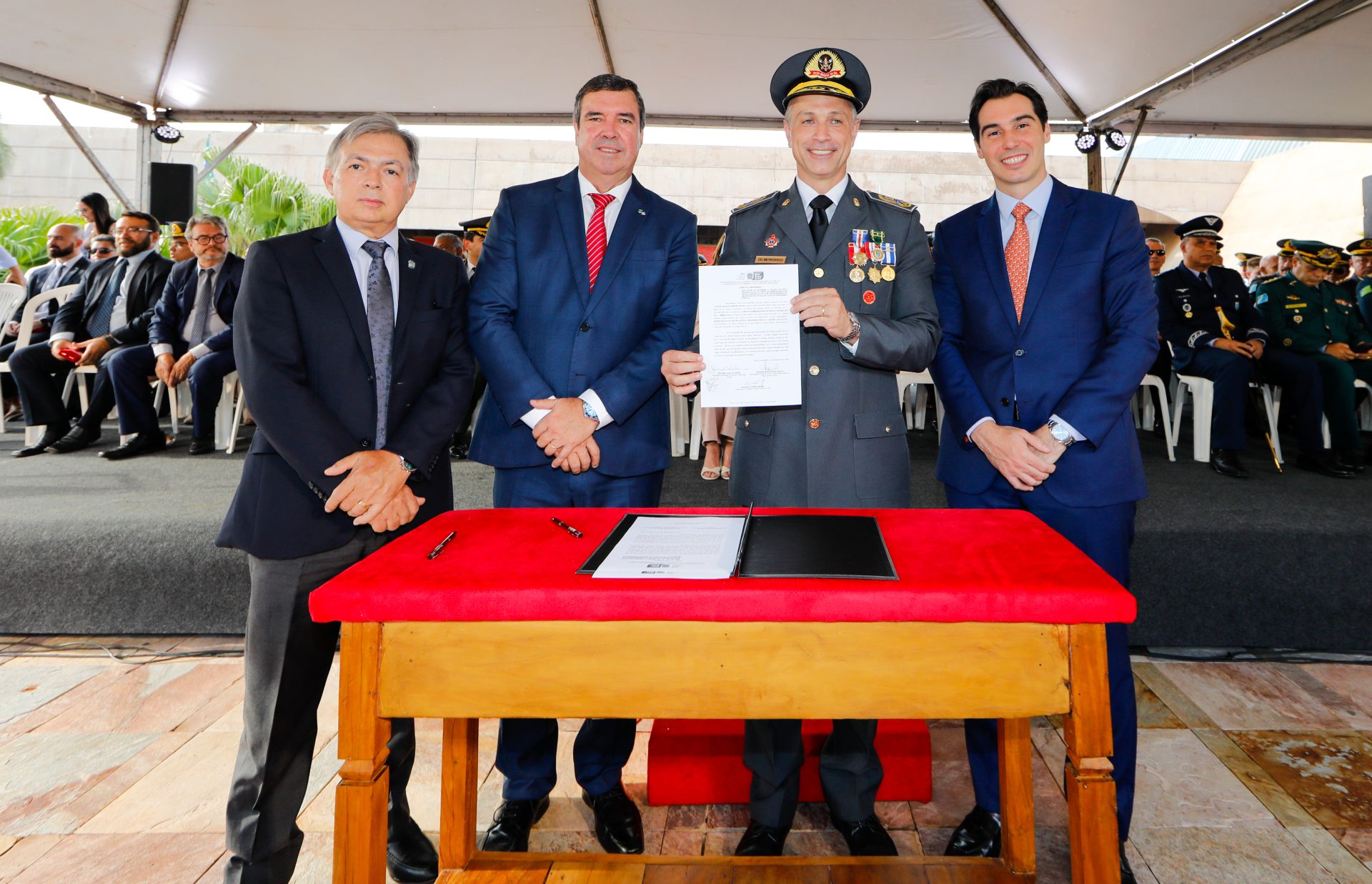 MS reforça atuação dos Bombeiros com entrega de novas viaturas e formatura de oficiais e soldados temporários MS reforça atuação dos Bombeiros com entrega de novas viaturas e formatura de oficiais e soldados temporários