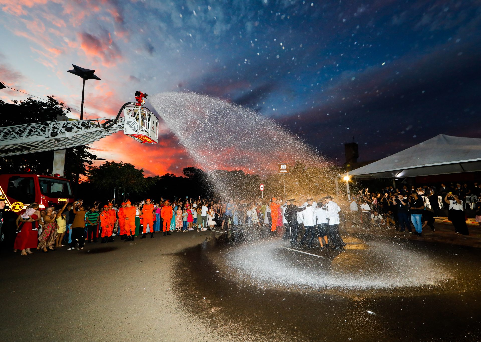 MS reforça atuação dos Bombeiros com entrega de novas viaturas e formatura de oficiais e soldados temporários MS reforça atuação dos Bombeiros com entrega de novas viaturas e formatura de oficiais e soldados temporários