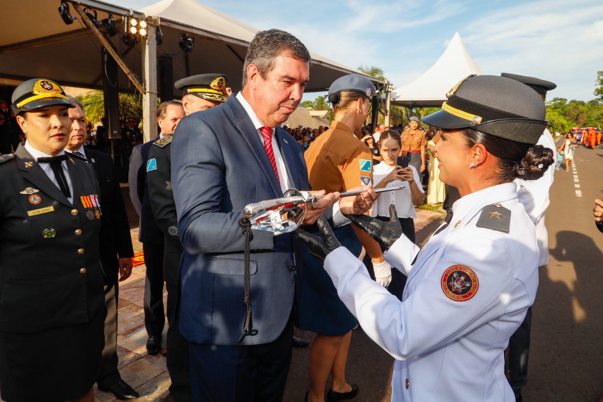 MS reforça atuação dos Bombeiros com entrega de novas viaturas e formatura de oficiais e soldados temporários MS reforça atuação dos Bombeiros com entrega de novas viaturas e formatura de oficiais e soldados temporários