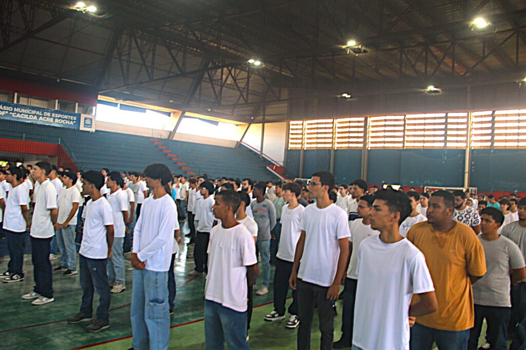 Cerimônia de juramento à Bandeira reforça civismo e compromisso dos jovens três-lagoenses