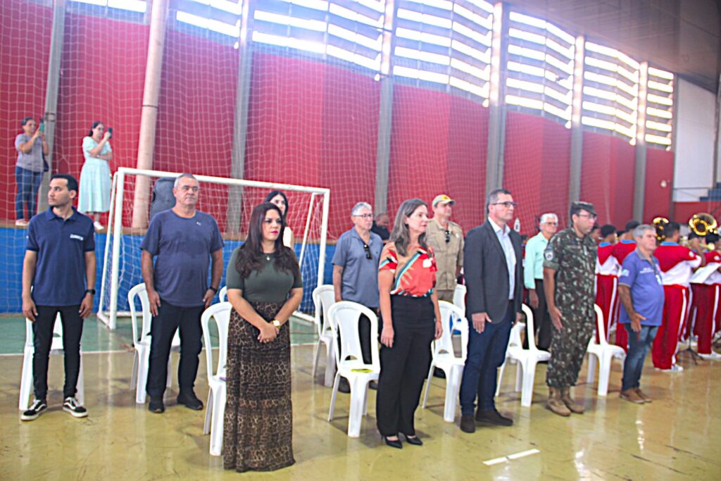 Cerimônia de juramento à Bandeira reforça civismo e compromisso dos jovens três-lagoenses